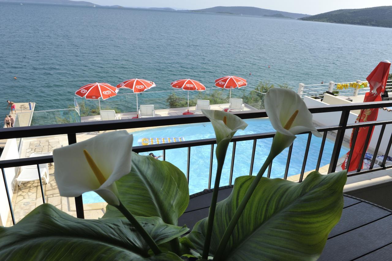 Apartments Villa Marija Seget Vranjica Phòng bức ảnh